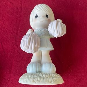 Precious Moments 1987 Figurine "Cheers To The Leader"